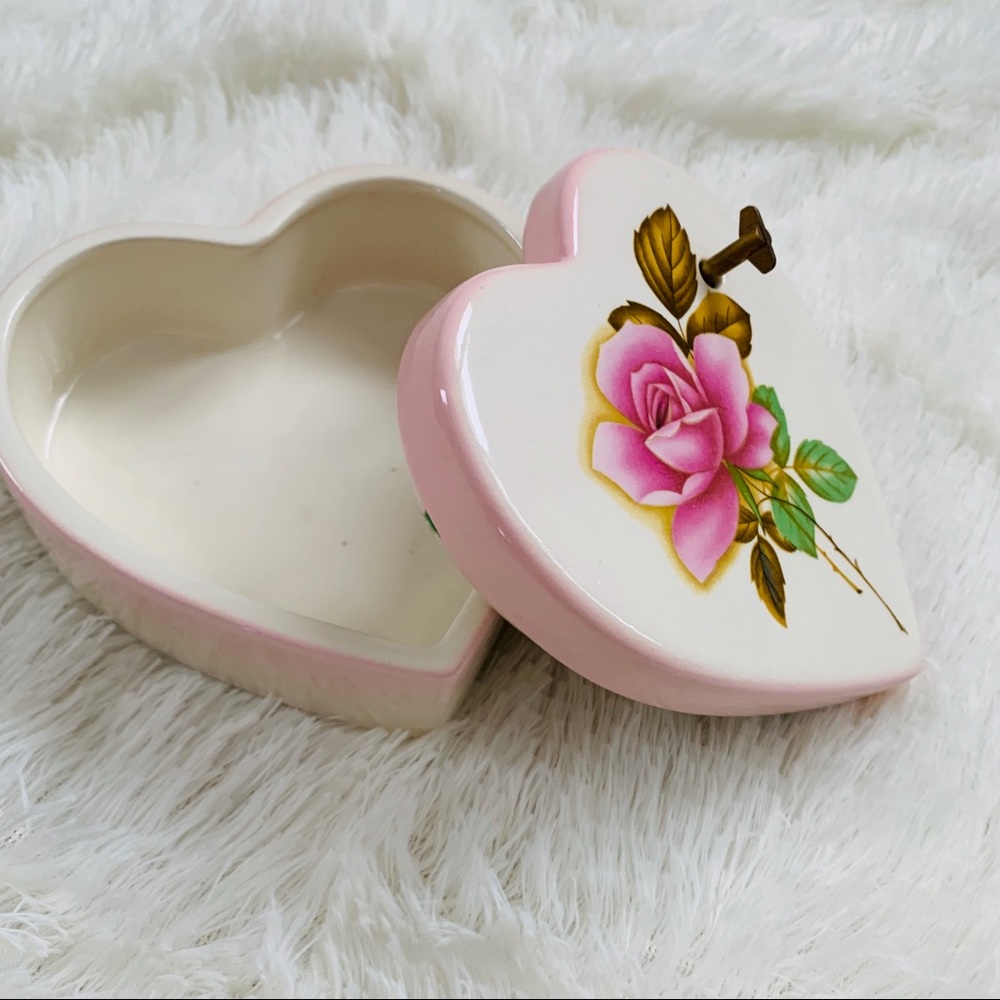 Rose Musical Box - Picture 2 of 3